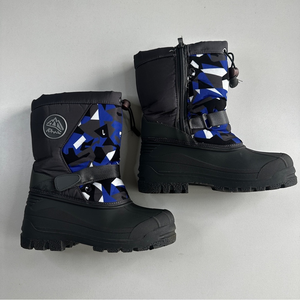 Youth KomForMe Snow Boots Size 2 - Fleece Lined - Rugged Sole - Black/Blue/White